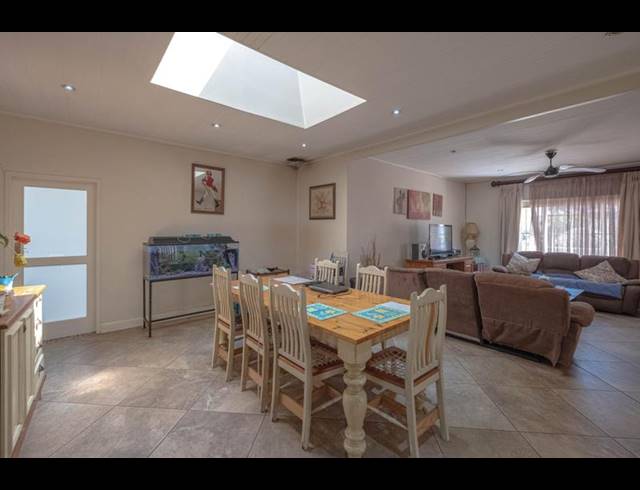 4 BEDROOM HOUSE FOR SALE IN WYCHWOOD